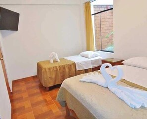 Family Room | Iron/ironing board, free WiFi