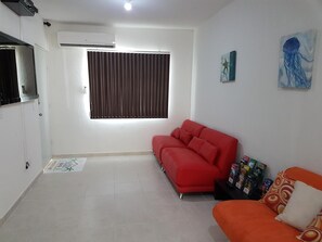 Living room | 32-inch flat-screen TV with satellite channels, TV, pay movies - Suites Riviera Maya (Playa del Carmen)