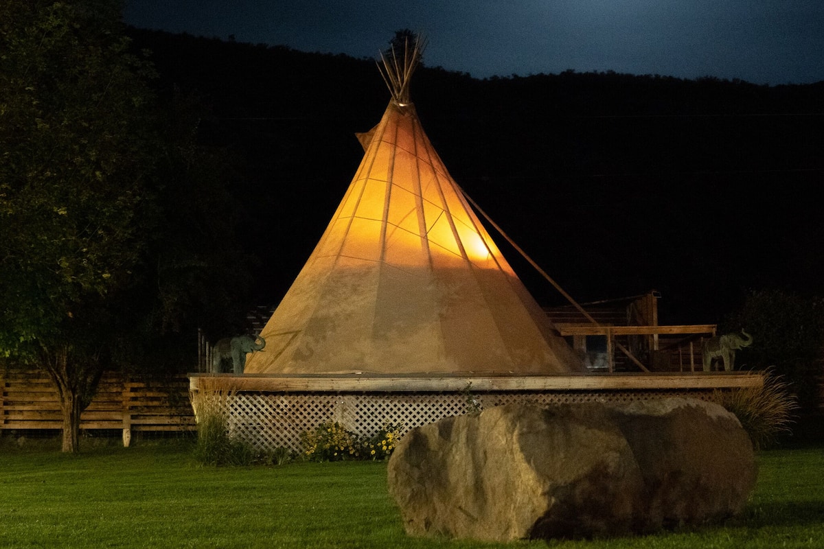 Deluxe Tent | Premium bedding, minibar, soundproofing, free WiFi