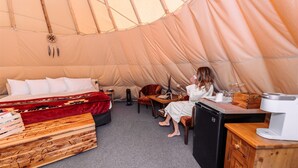 Deluxe Tent | Premium bedding, minibar, soundproofing, WiFi (free) - Similkameen Wild Resort & Winery (Keremeos)