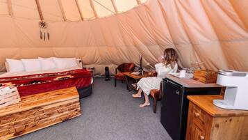 Deluxe tent | Luxe beddengoed, een minibar, geluiddichte muren, gratis wifi