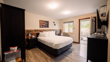 Deluxe Double Room, 1 Queen Bed, Private Bathroom