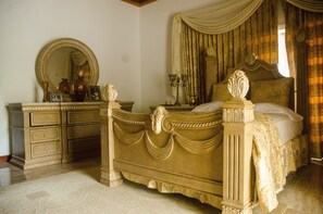 Luxury Villa, 1 King Bed, Private Pool, Garden View | Egyptian cotton sheets, premium bedding, individually decorated - Bertrann Bed & Breakfast (Montego Bay)