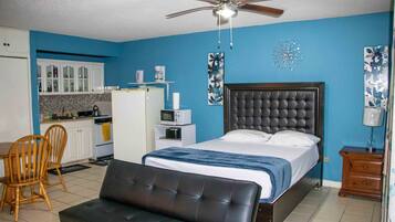 Economy Apartment | 1 bedroom, iron/ironing board, free WiFi