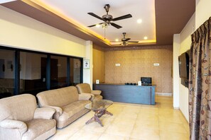 Lobby - Treebo Sea Rock (Visakhapatnam)