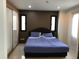 迷你吧、客房内保险箱、免费婴儿床、折叠床/加床（额外收费）