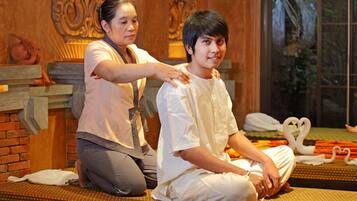 Massages thaĂŻs