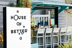 Bar (on property) - Dr. Wilkinson's Backyard Resort and Mineral Springs, a Member of Design Hotels (Calistoga)