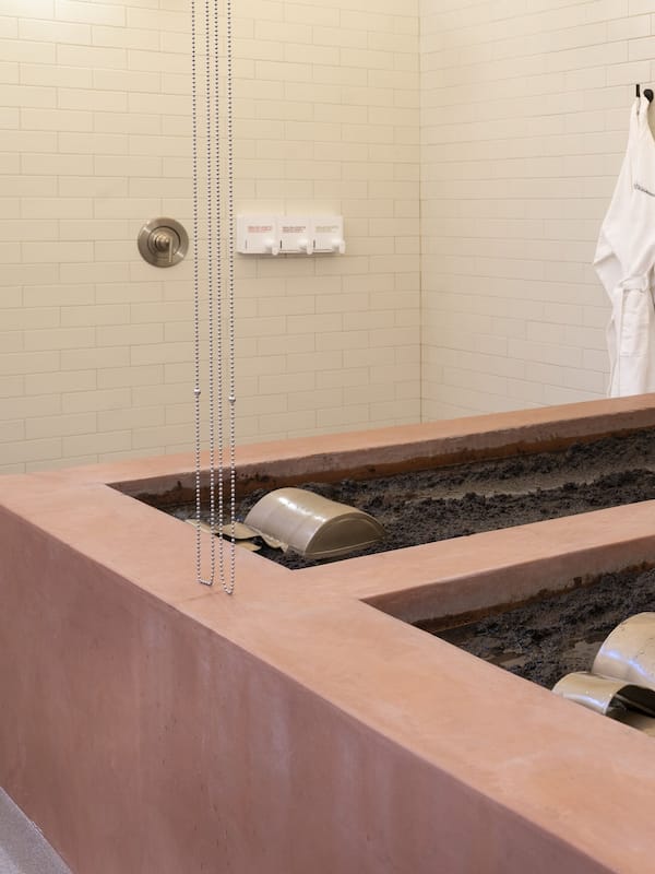 Sauna, body treatments, mud baths, hydrotherapy, aromatherapy