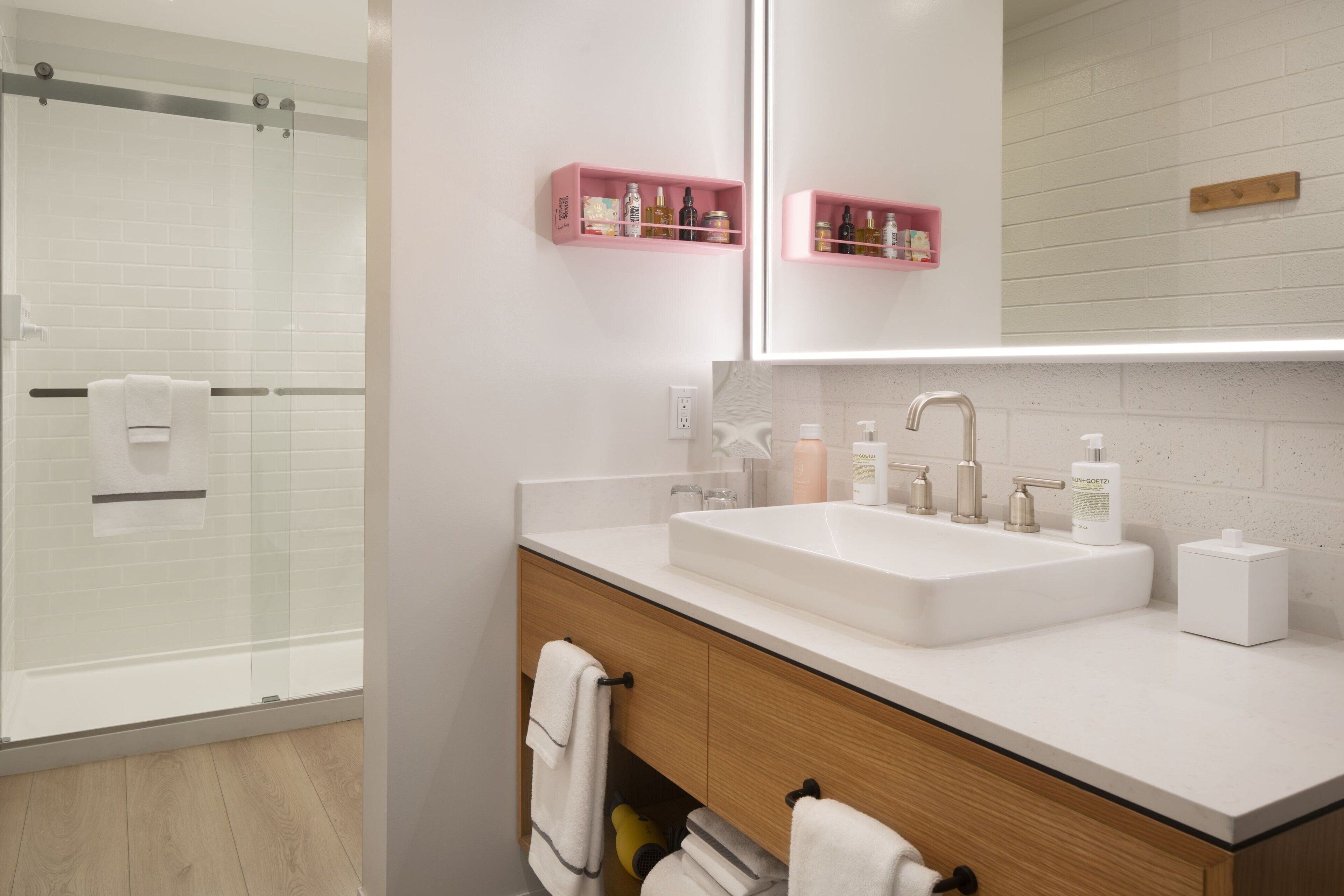 1 bedroom, hypo-allergenic bedding, minibar, free wifi