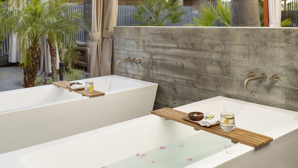 Sauna, perawatan tubuh, mandi lumpur, hidroterapi, dan aromaterapi