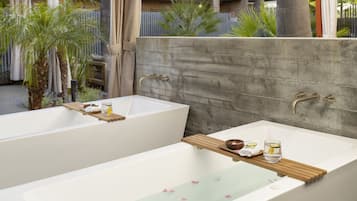 Sauna, body treatments, mud baths, hydrotherapy, aromatherapy