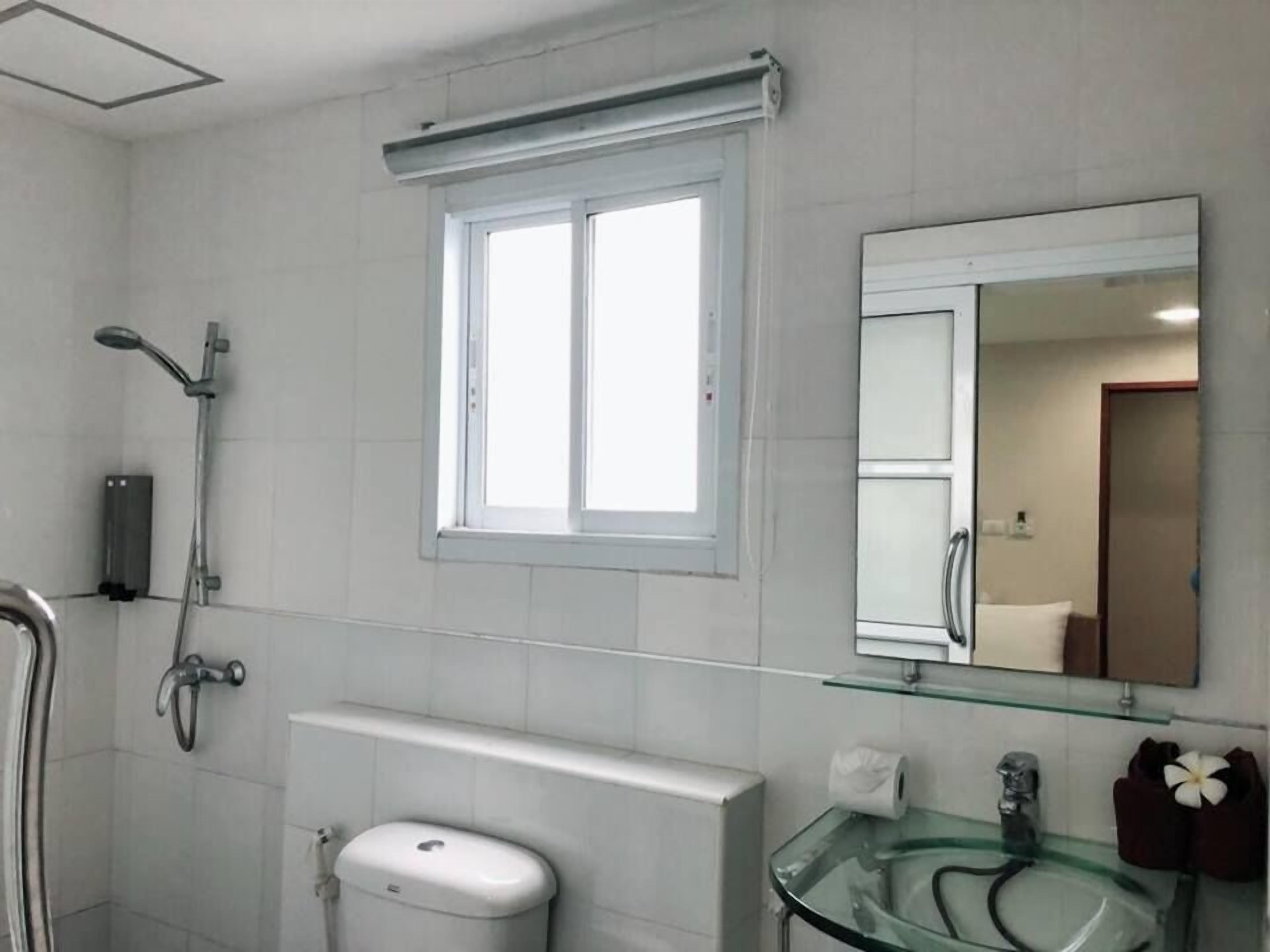 eco twin room | minibar, in-room safe, desk, soundproofing