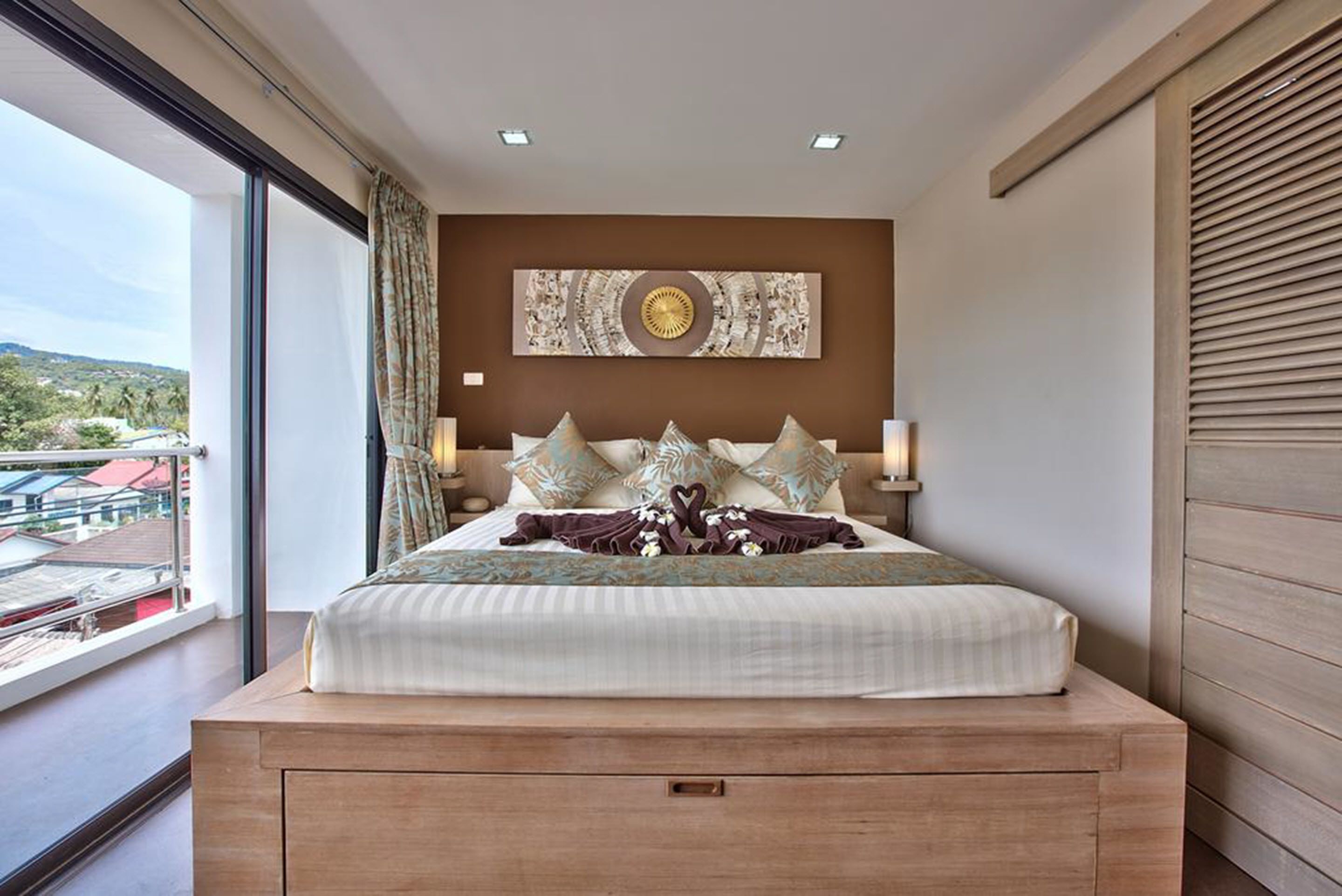 minibar, in-room safe, desk, soundproofing