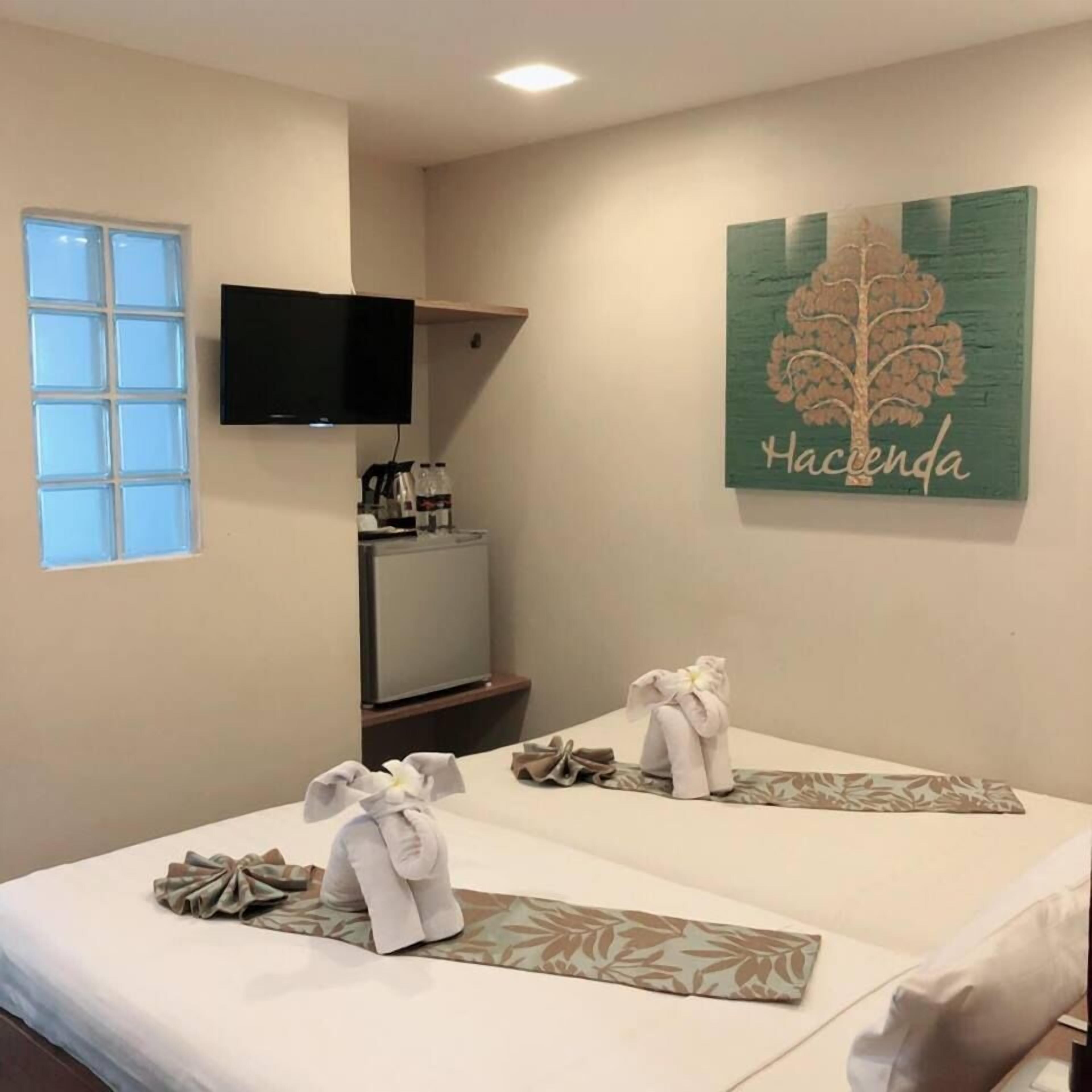 eco twin room | minibar, in-room safe, desk, soundproofing