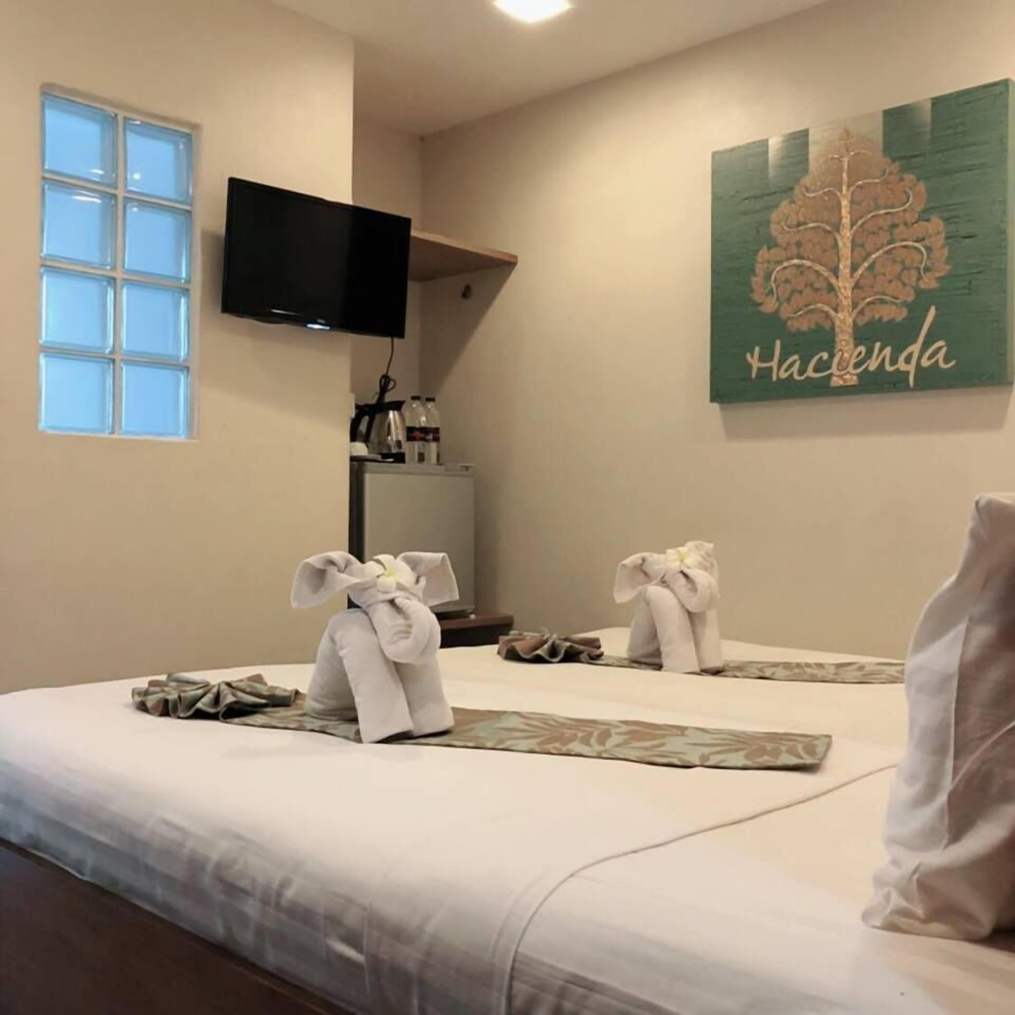 eco twin room | minibar, in-room safe, desk, soundproofing