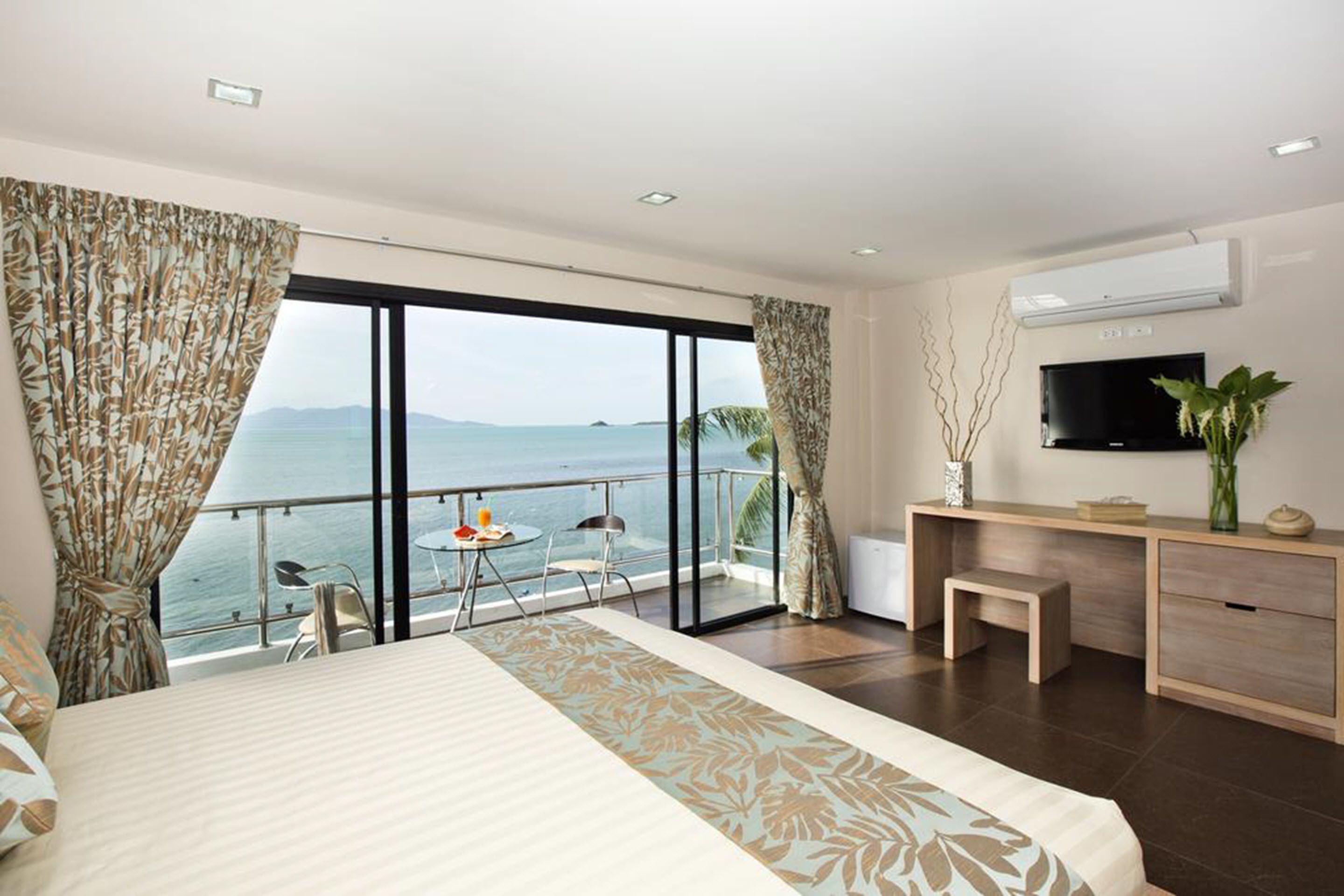 minibar, in-room safe, desk, soundproofing