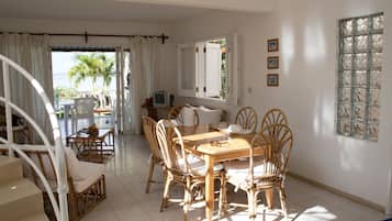 Villa, 3 Bedrooms, Sea View | In-room dining