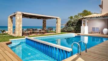 Outdoor pool, sun loungers