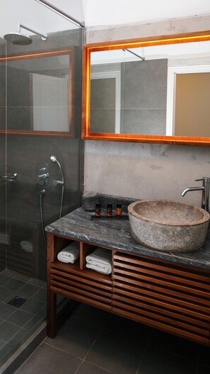 Bathroom - The Mini Beach Hotel (Chania)