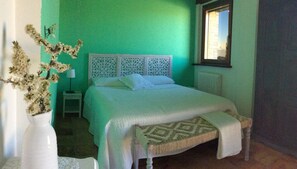 Kolmen hengen superior-huone | Työpöytä, silitysrauta/-lauta, ilmainen Wi-Fi