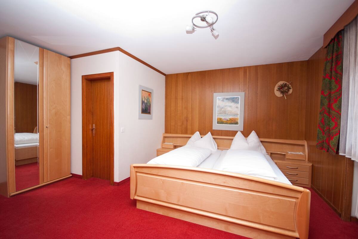 In-room safe, free WiFi