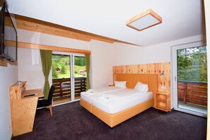 Double Room, Balcony | In-room safe, free WiFi