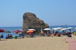 Private beach nearby, white sand, sun-loungers, beach umbrellas