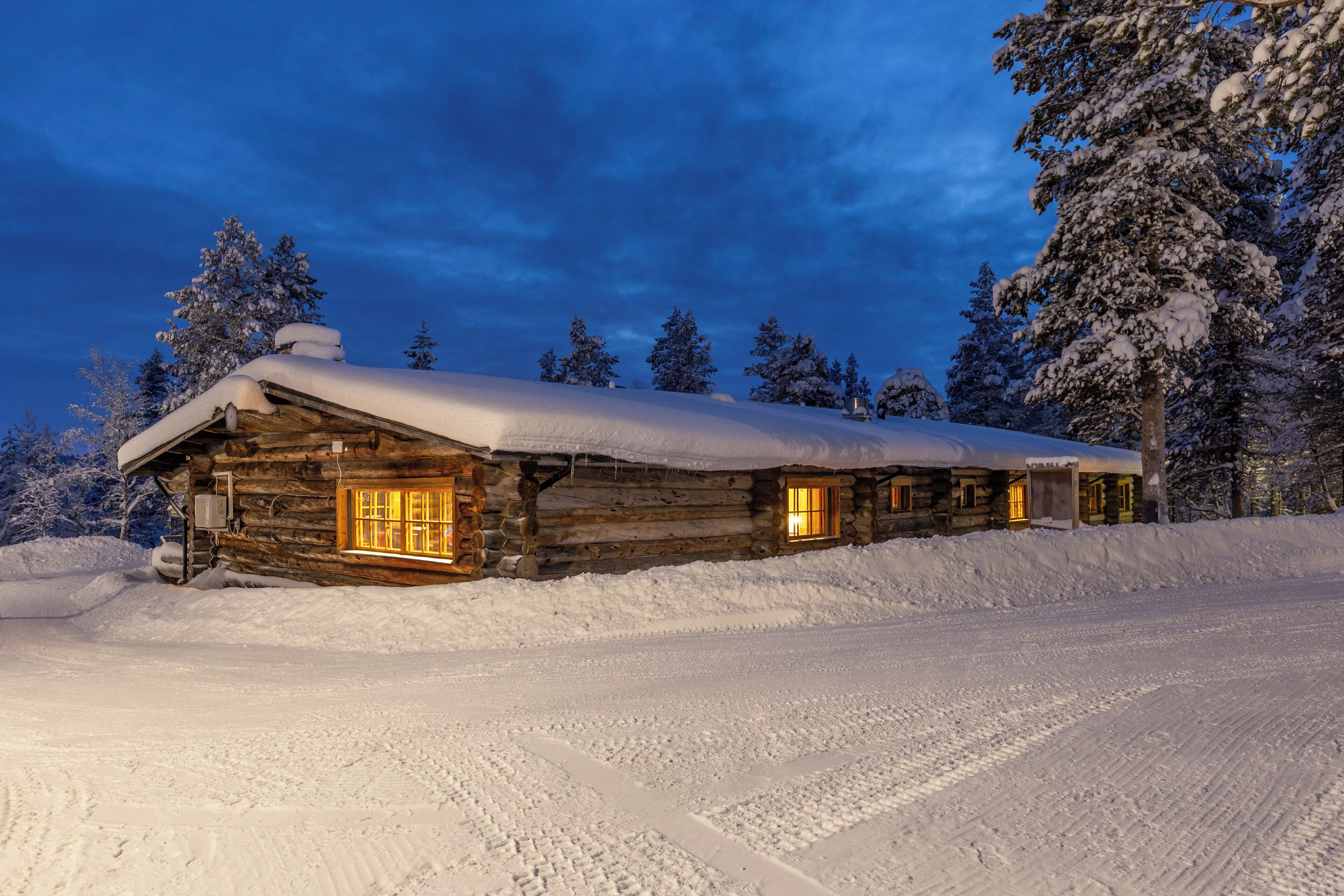 Facciata della struttura - sera/notte