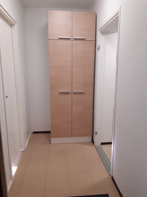 Two-Bedroom Apartment - 6 - | Nội thất lối vào