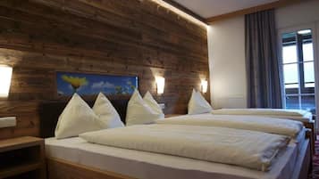 Triple Room | Free WiFi, bed sheets