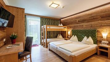 Habitación familiar (2 Adults + 2 Children) | Wifi gratis y ropa de cama