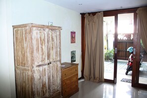 Family Villa, 5 Bedrooms | Courtyard view