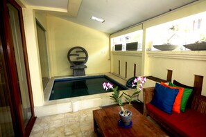 Indoor spa tub - Villa Senja Semiyak (Seminyak)