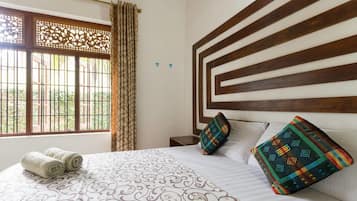 In-room safe, desk, free WiFi