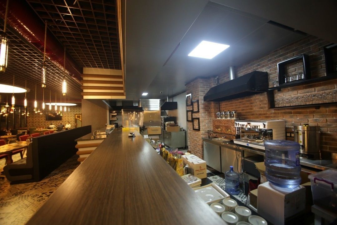 breakfast, lunch and dinner served