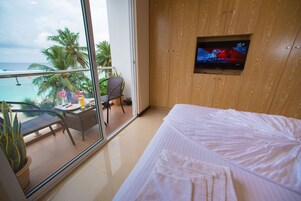 Deluxe Double Room, Sea Facing | Minibar, in-room safe, desk, iron/ironing board