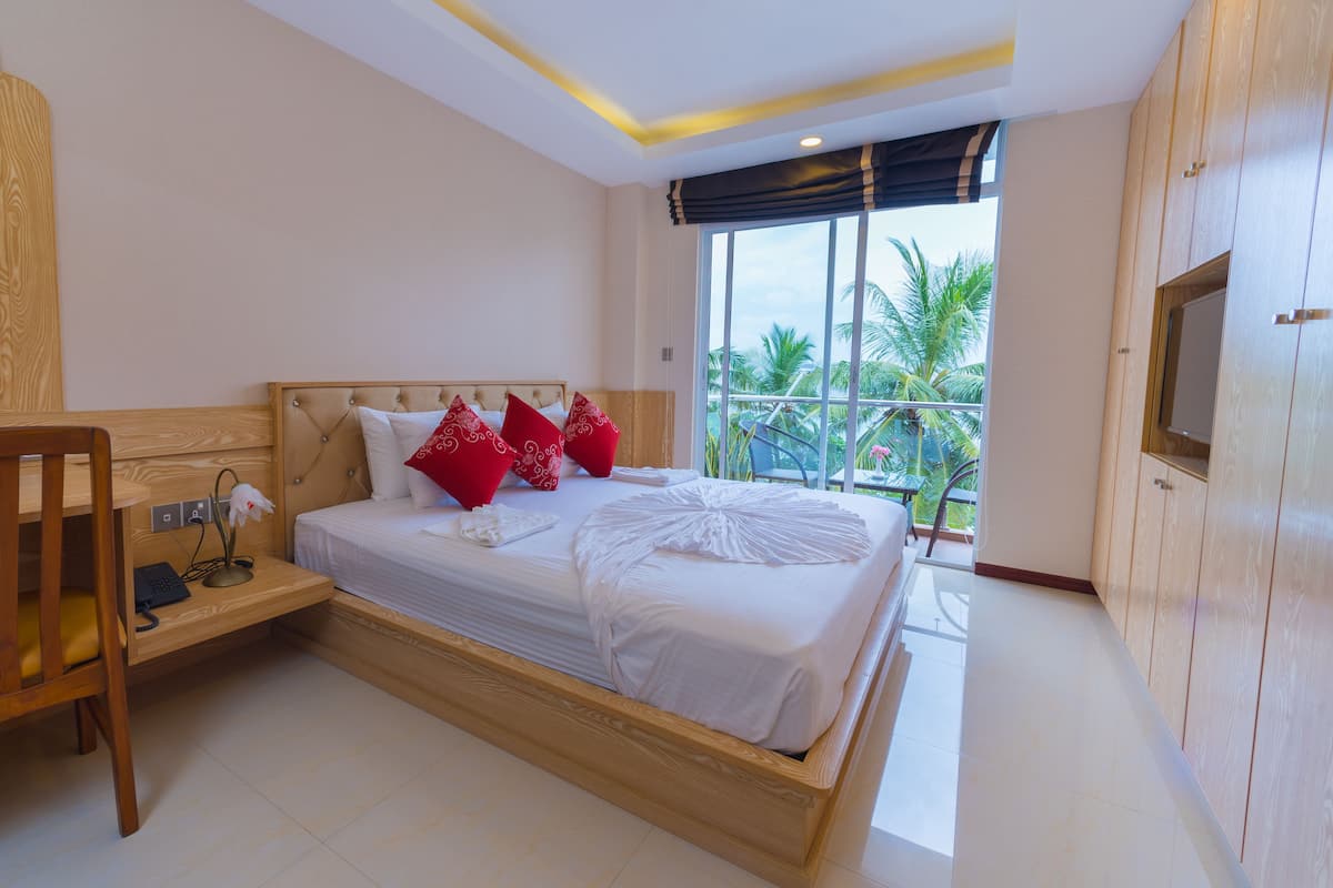 Deluxe Double Room, Sea Facing | Minibar, in-room safe, desk, iron/ironing board