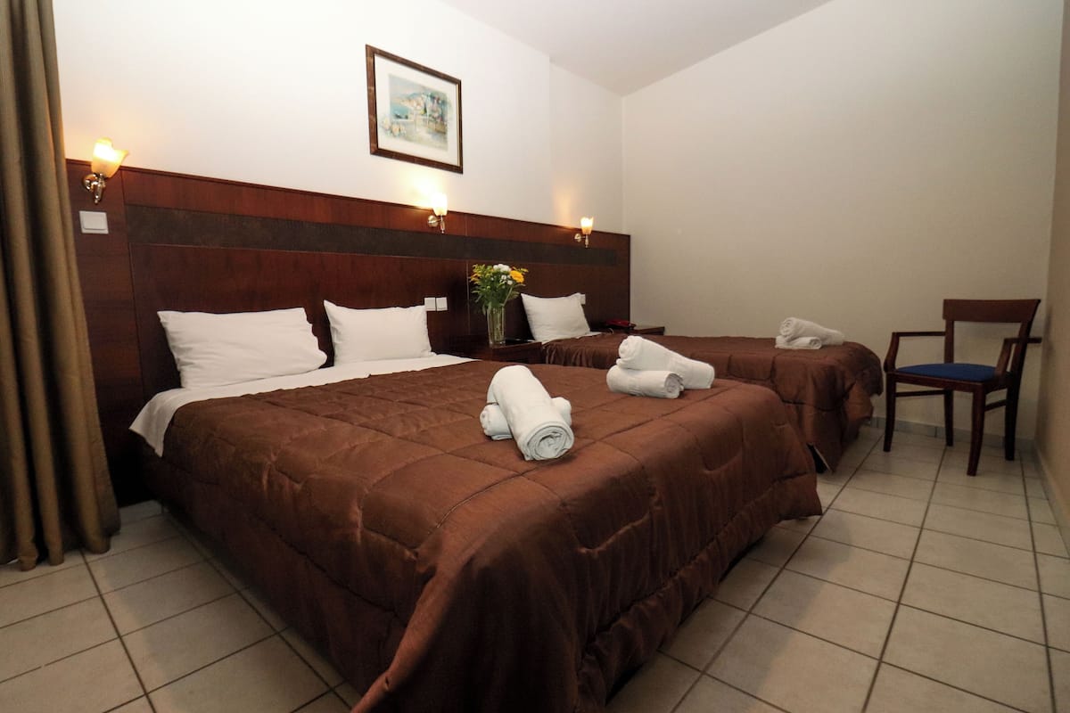 Triple Room (Meteora View) | In-room safe, iron/ironing board, free cots/infant beds, free WiFi