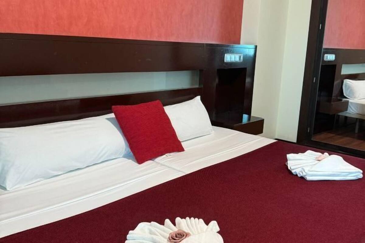 In-room safe, individually furnished, desk, laptop workspace