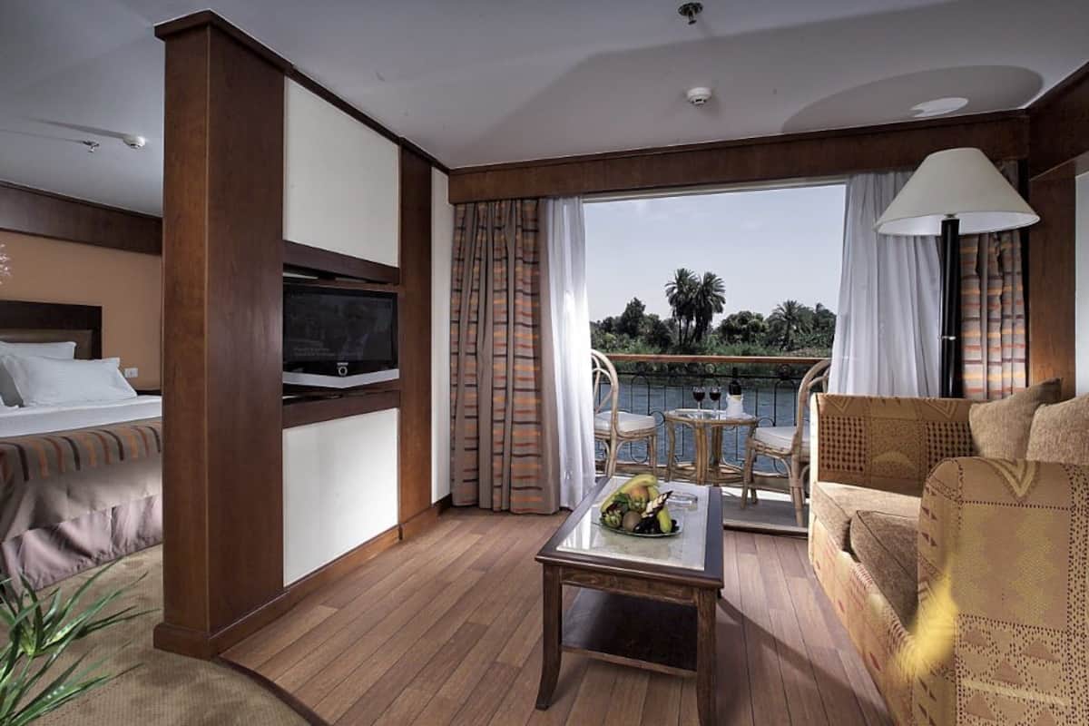 Een minibar, een kluis op de kamer, een bureau, gratis babybedden