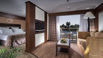 Minibar, coffre-fort, bureau, lit de bébé (gratuit)