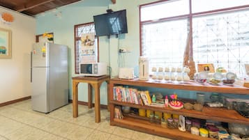 Free daily cooked-to-order breakfast