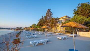 Premium bedding, minibar, laptop workspace, soundproofing