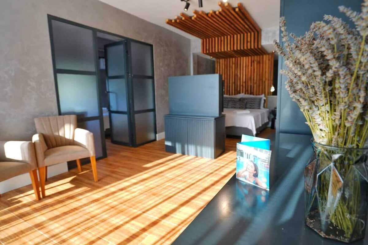 1 bedroom, premium bedding, minibar, laptop workspace