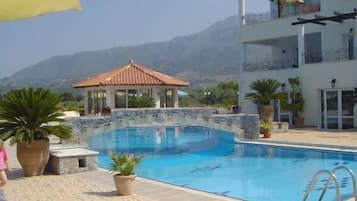 Outdoor pool, pool umbrellas, sun loungers