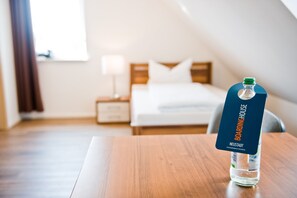 Premium bedding, desk, free WiFi, bed sheets - Boardinghouse Neustadt (Neustadt an der Donau)