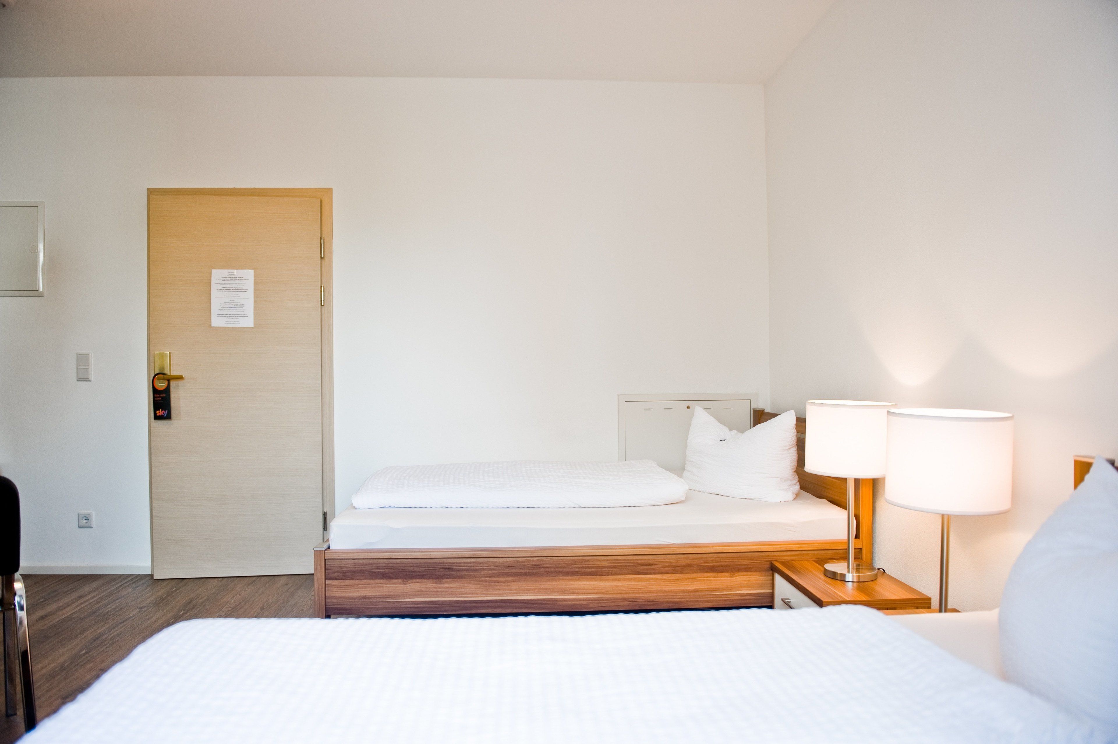 Ropa de cama de alta calidad, escritorio, wifi gratis y ropa de cama 