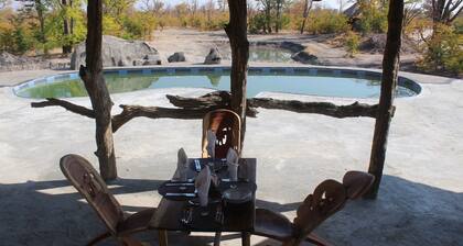 Dzibanana Lodge & Camping