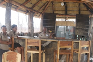 Bar junto a la piscina